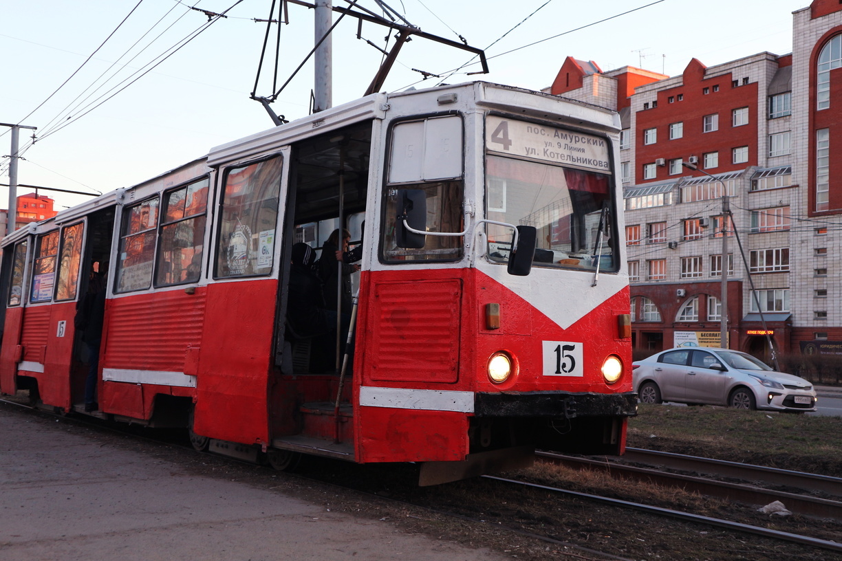 В Омске остановились трамваи из-за обрыва проводов