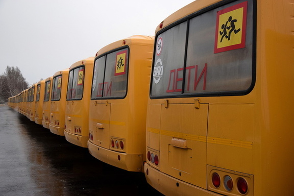 Прокуроры заставили омскую школу пустить автобус для детей