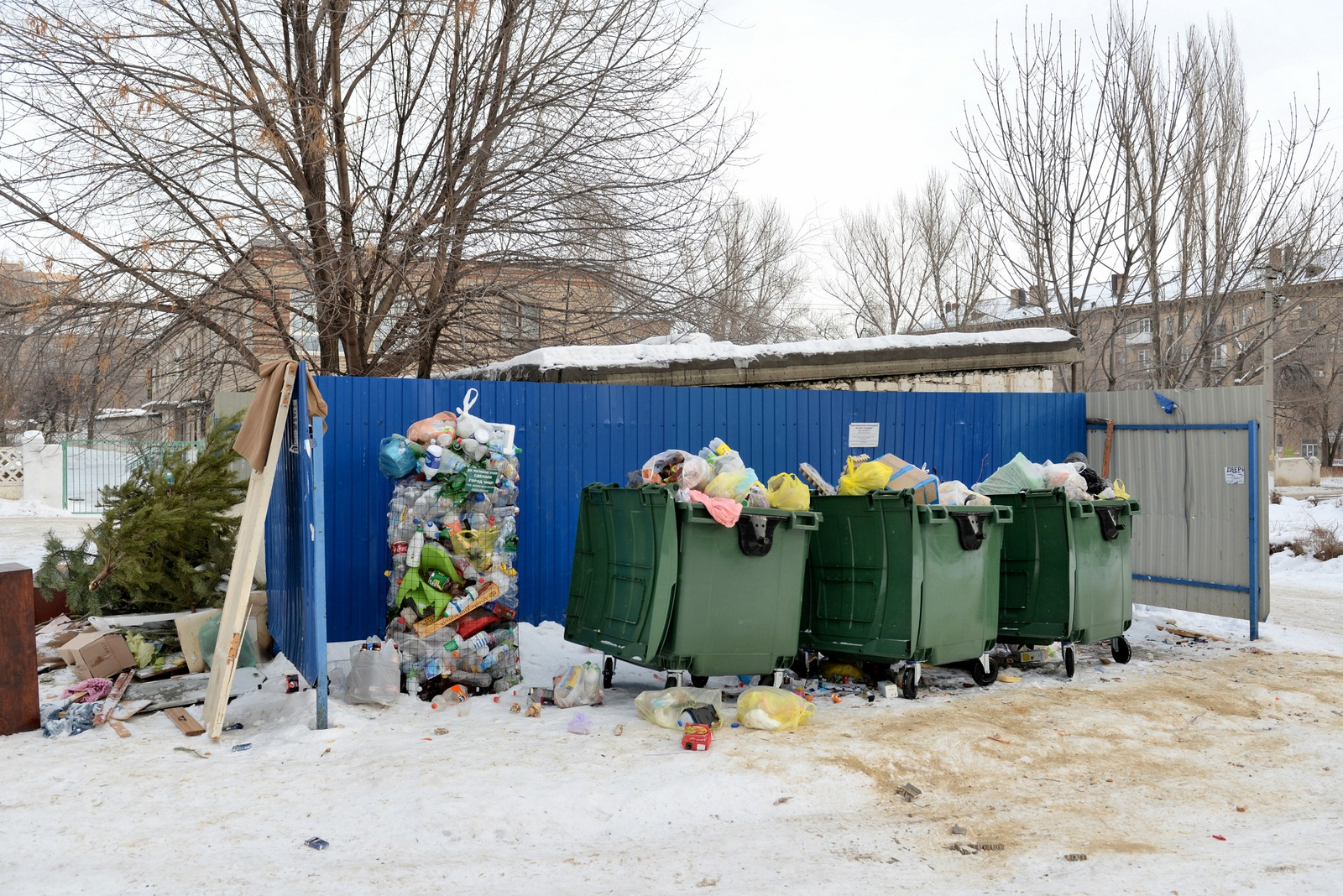 Стали известны адреса, где в Омске установят новые мусорные контейнеры
