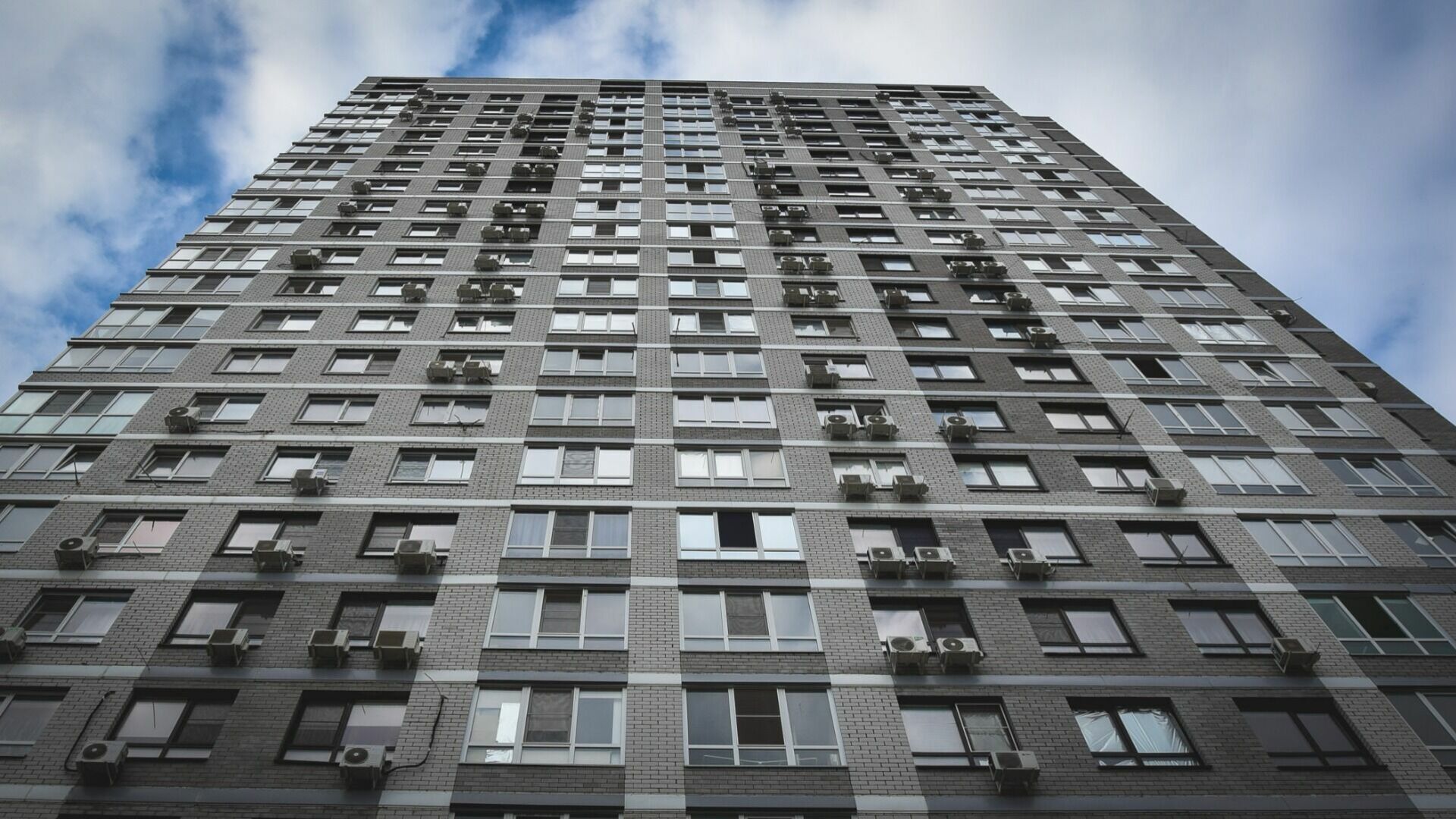 Омский рынок жилья оказался в топ-5 с самыми недоступными квартирами