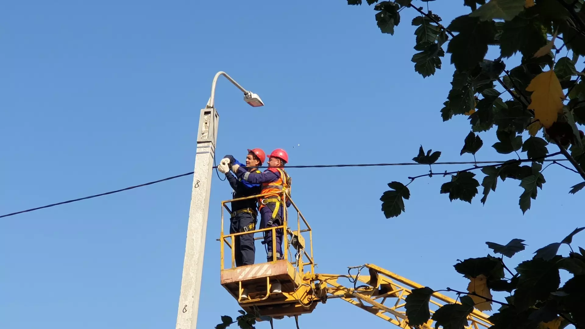 Сотрудники «Омскэлектро» помогут восстановить энергетическую инфраструктуру Стаханова