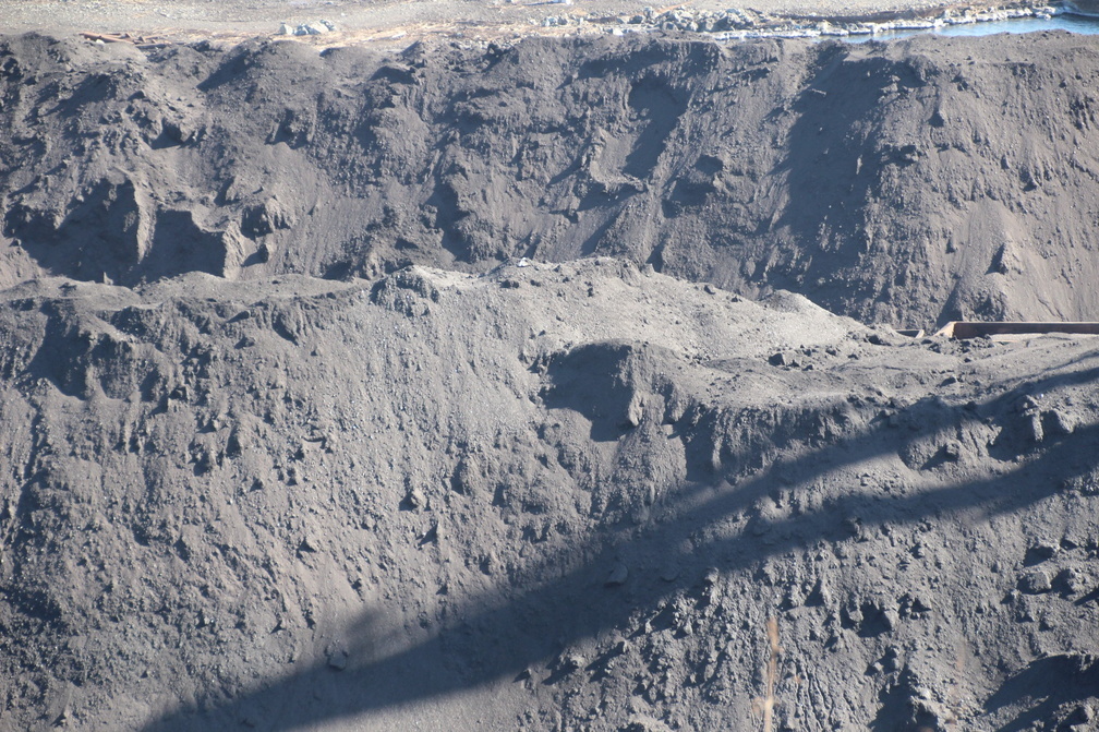В Сибири во время взрыва на шахте погибло 11 горняков