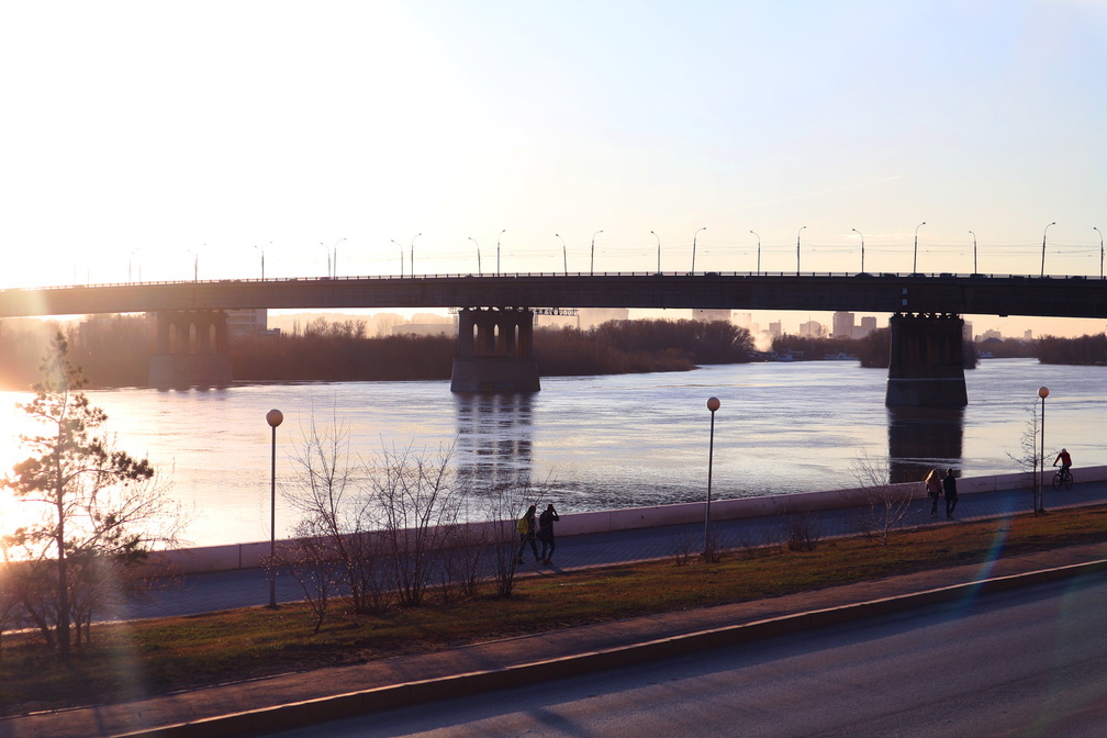 В Омске на полтора месяца частично перекроют Ленинградский мост