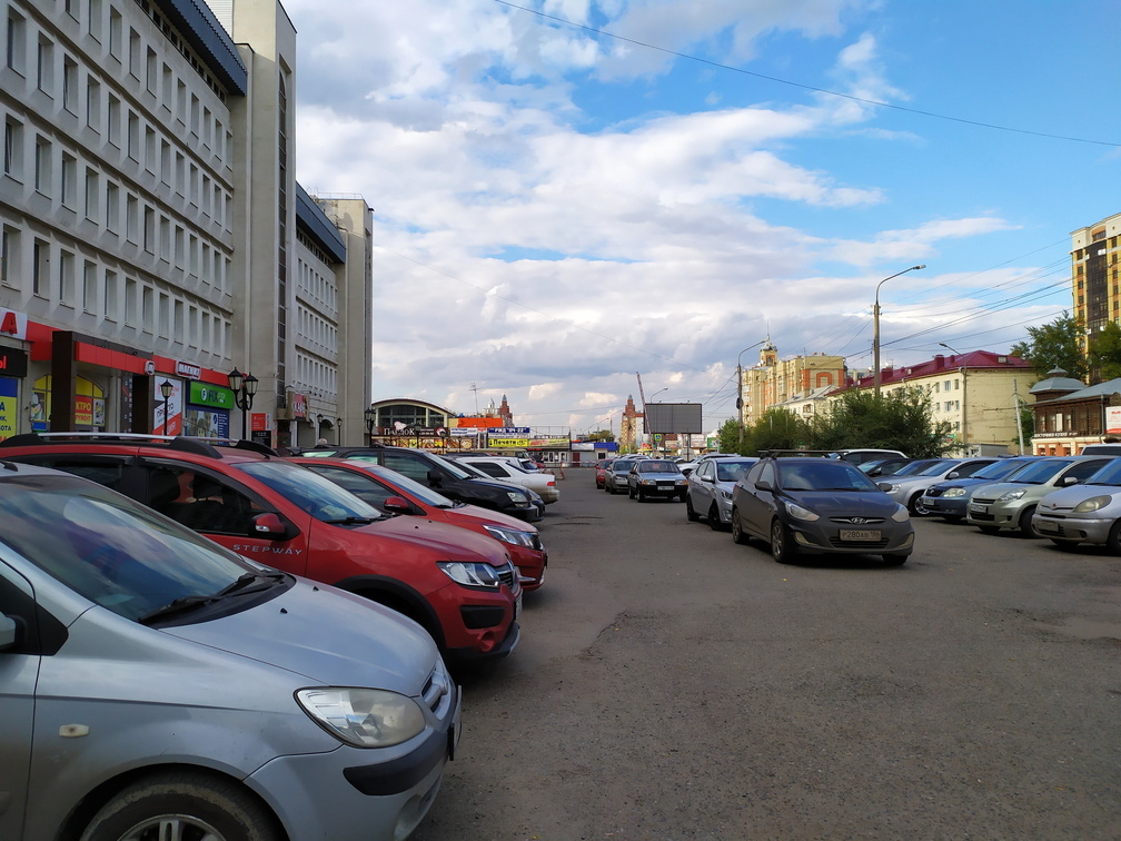 Омские водители пока не могут регистрировать машины прямо в автосалоне