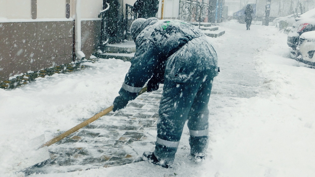 В Омске начнутся рейды по уборке льда и снега