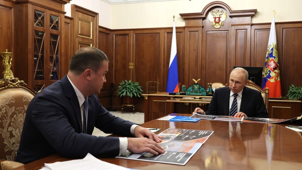 Президент Путин похвалил врио губернатора Омской области Хоценко за работу в регионе