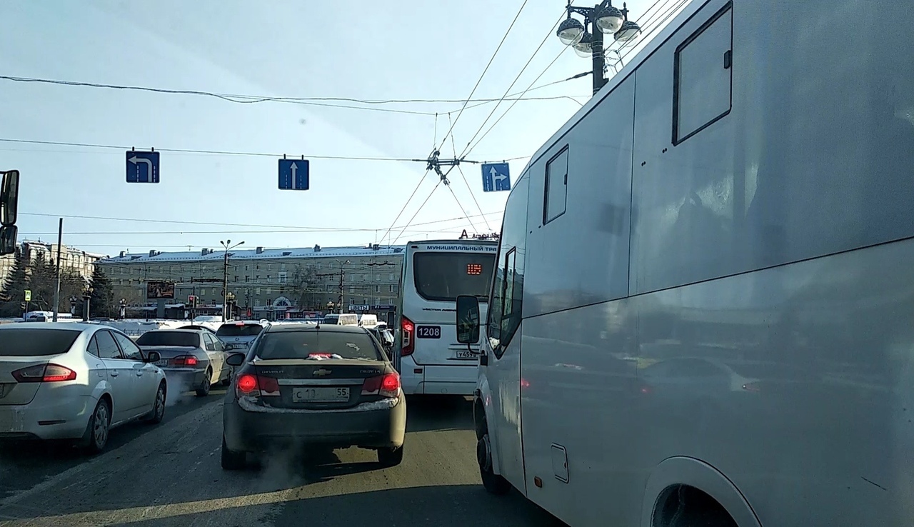 Омский Минпром прокомментировал ситуацию с отвалившейся дверью маршрутки