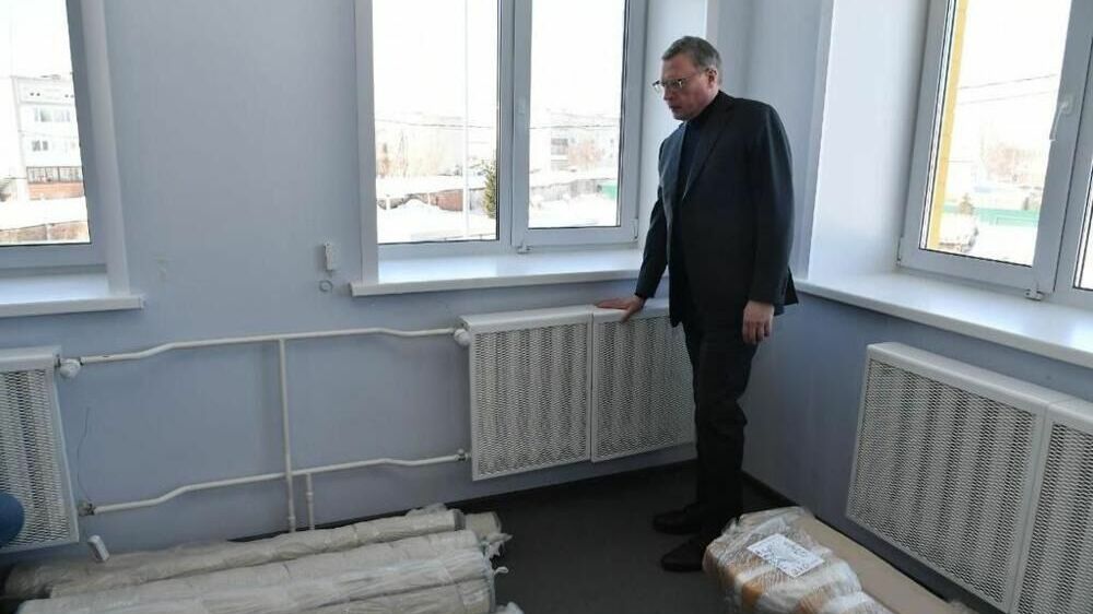 Александр Бурков побывал с инспекцией в детских садах Омской области