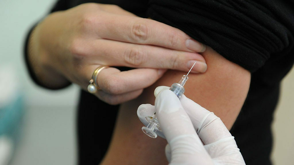 В Омской области прививочная кампания против гриппа выполнена на 100%
