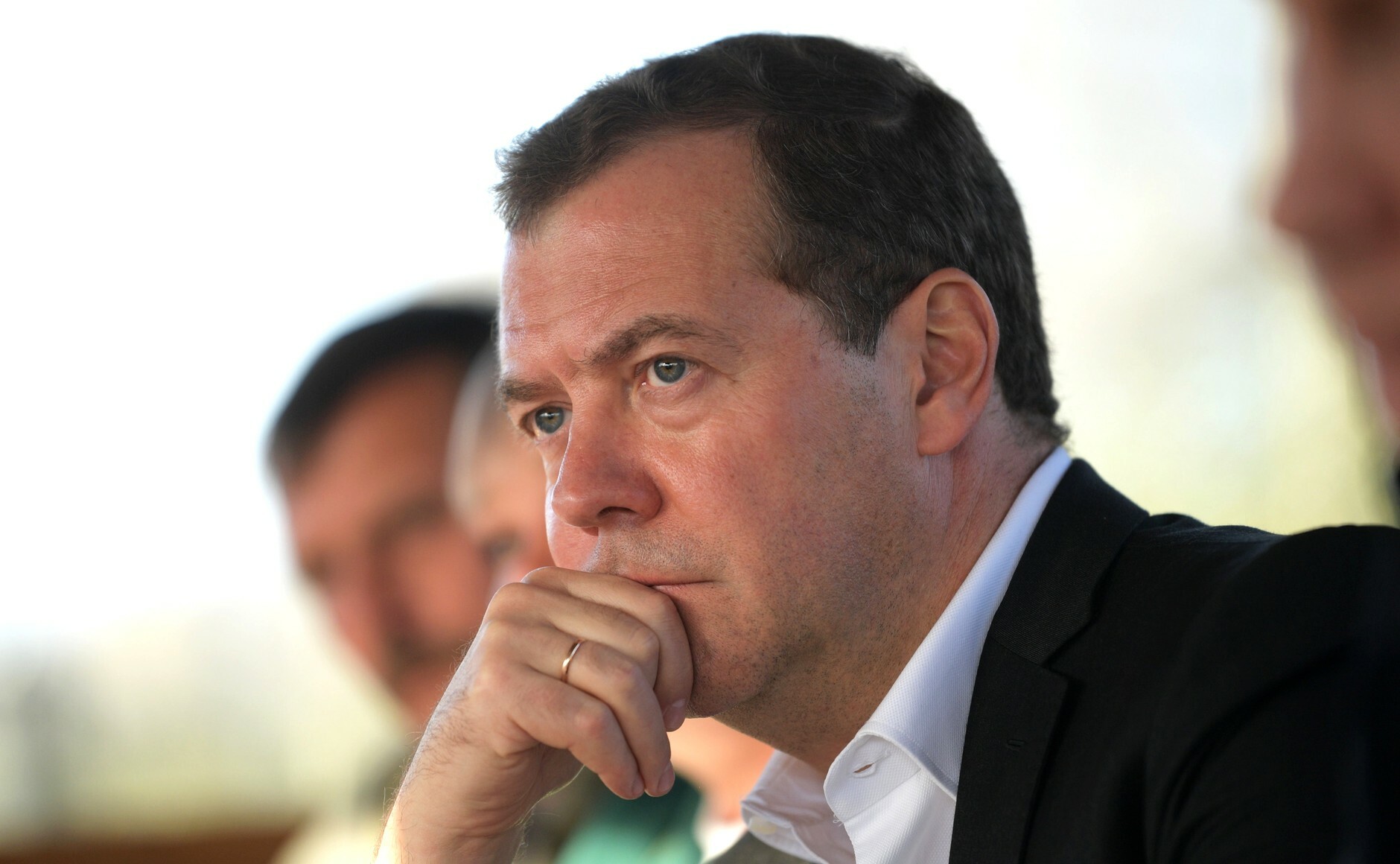 Медведев рассказал о преимуществе электронных трудовых книжек