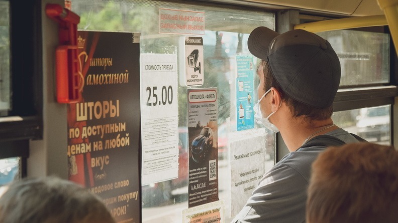 В омском общественном транспорте собираются запретить размещение рекламы