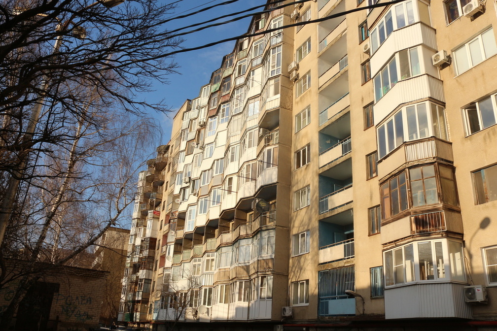 В Омске 70% застекленных балконов признали незаконной перепланировкой