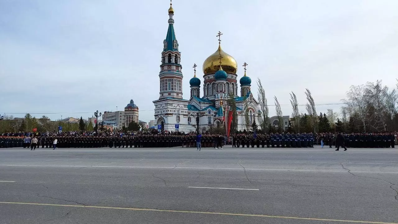 В Омске на Соборной площади прошел Парад Победы