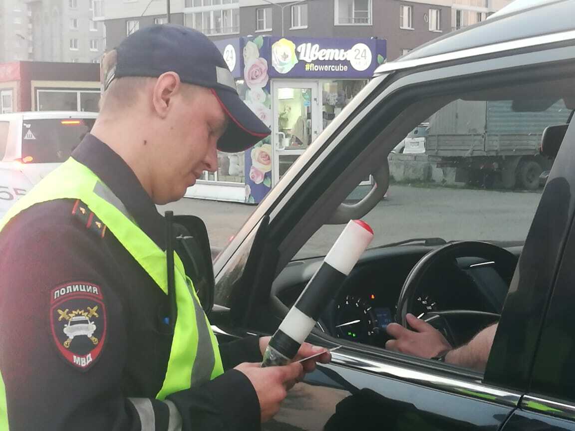 Лишенный водительских прав житель Омской области вновь сел пьяным за руль