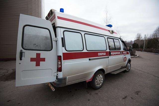 В центре Омска столкнулись Mazda и Toyota: пострадали девушка и ребенок