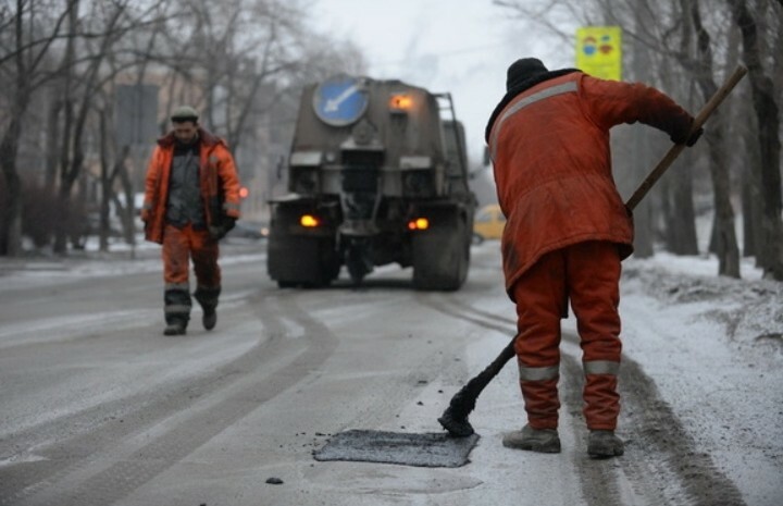 Аномально теплая зима разрушает дороги Омска
