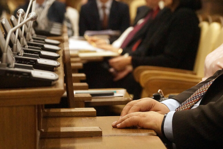 Омского депутата смогли лишить мандата только через суд