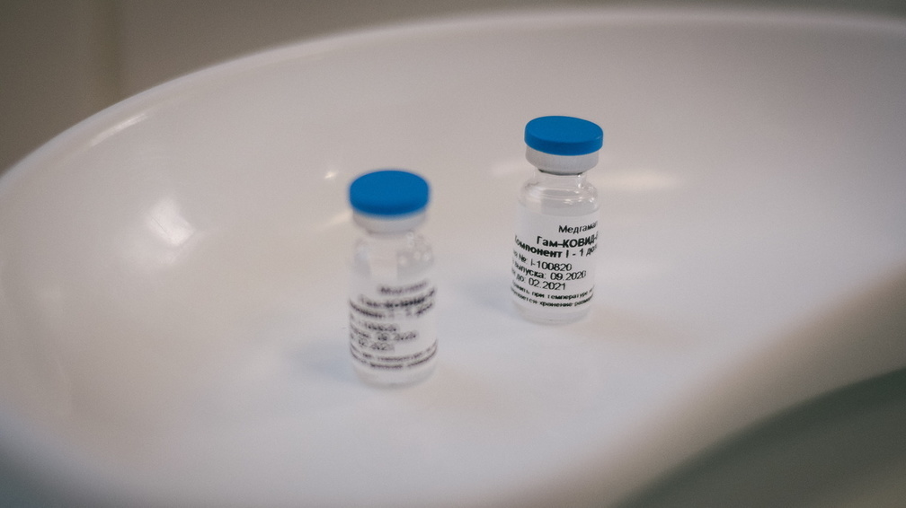В Омскую область привезли 53 тысячи доз вакцины от коронавируса