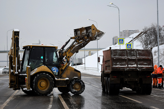 Компания «Автотрак» за 2,8 млн рублей вывезет снег с улиц Омска
