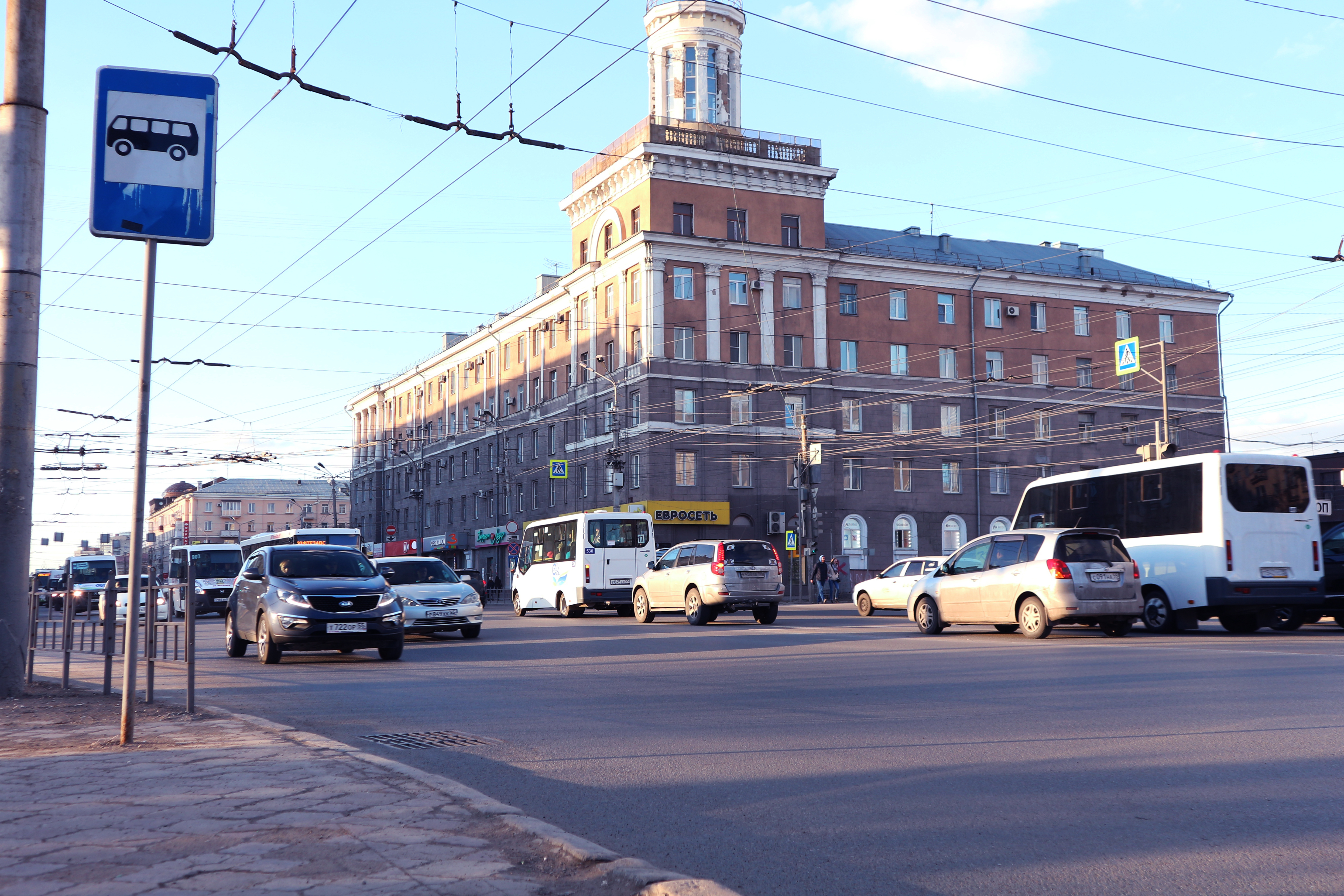 Из-за перекрытия дорог 1 мая в Омске изменится схема движения автобусов