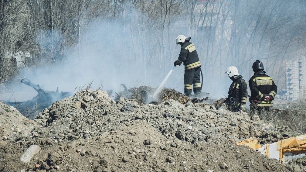 Два района Омской области оказались в опасности из-за огня