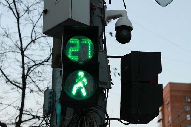 На опасном перекрестке в Омске изменили работу светофора