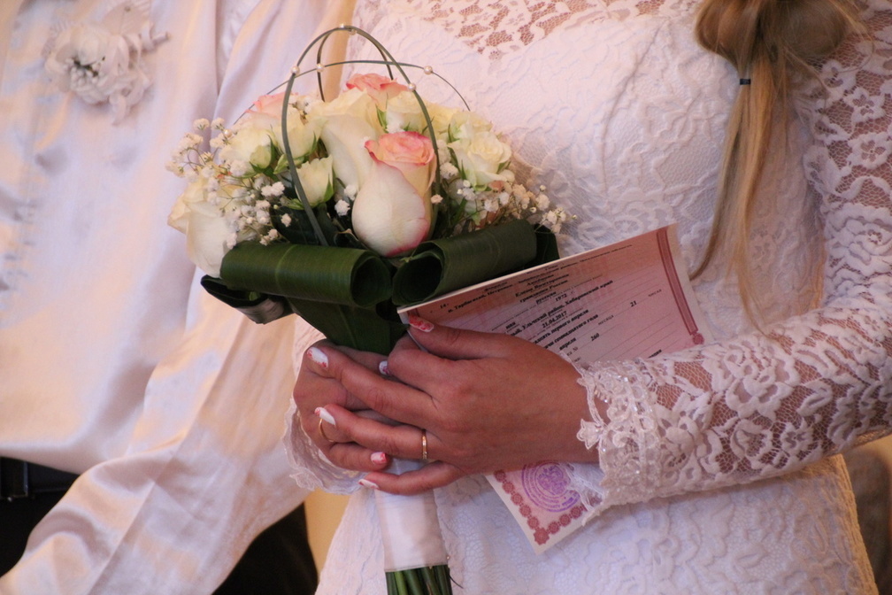 Число гостей на свадьбах в Омске ограничили до 10 человек