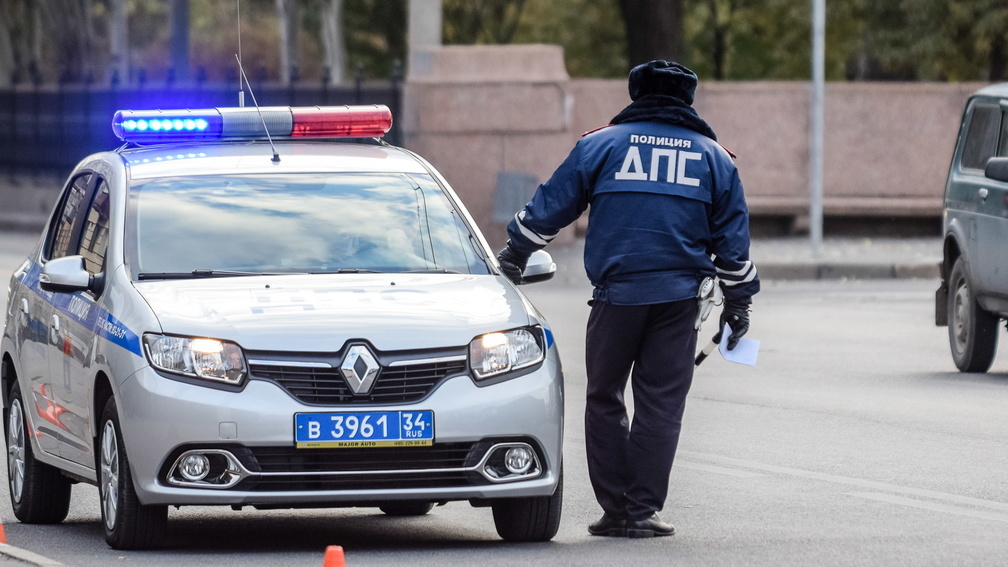 Омский автоинспектор попался на незаконной выдаче водительских удостоверений