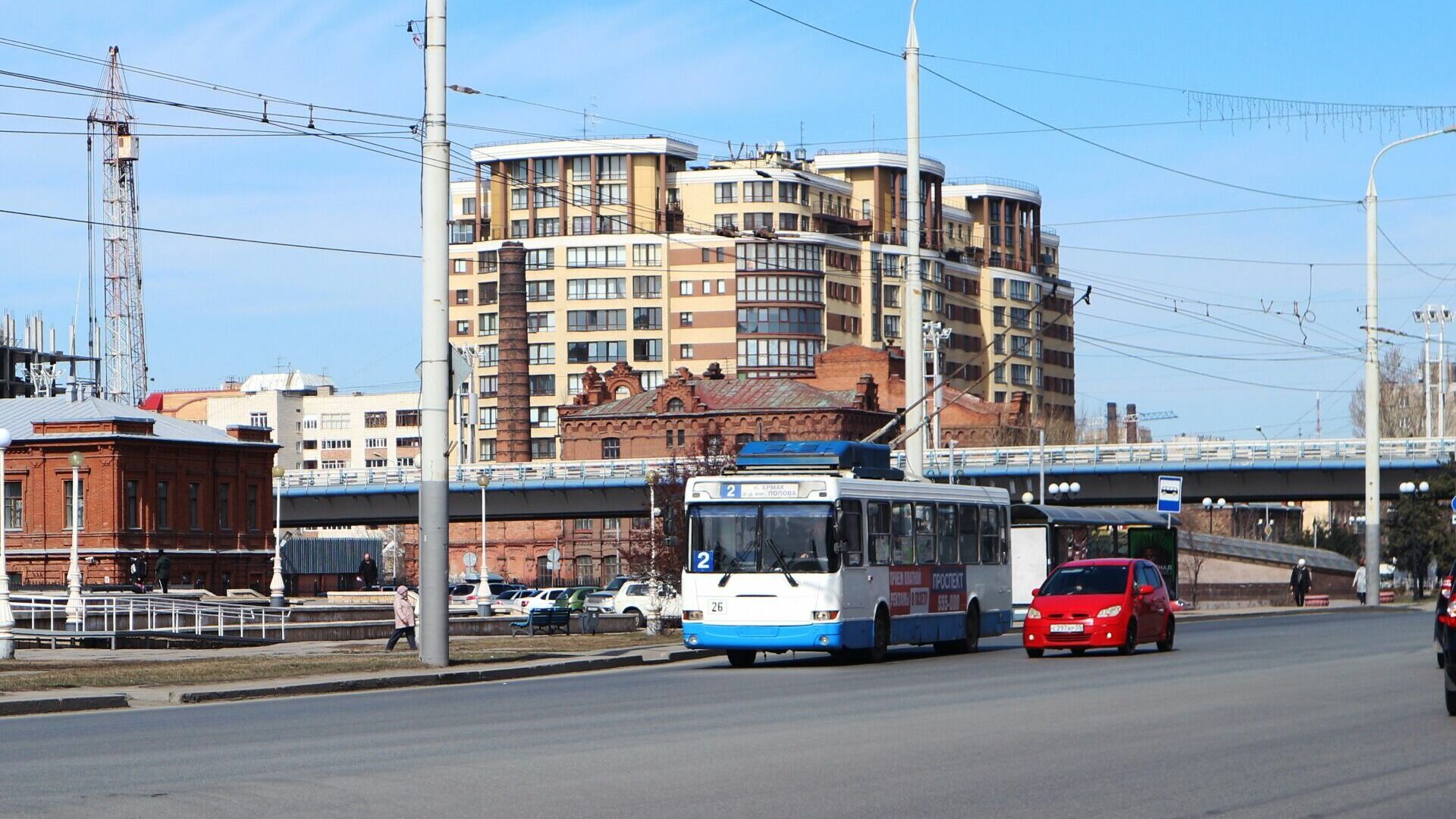 В Омске второй раз за день остановились троллейбусы из-за обрыва проводов