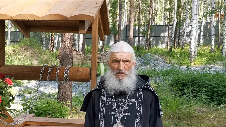 Скандальный схимонах Сергий предложил Путину передать ему власть