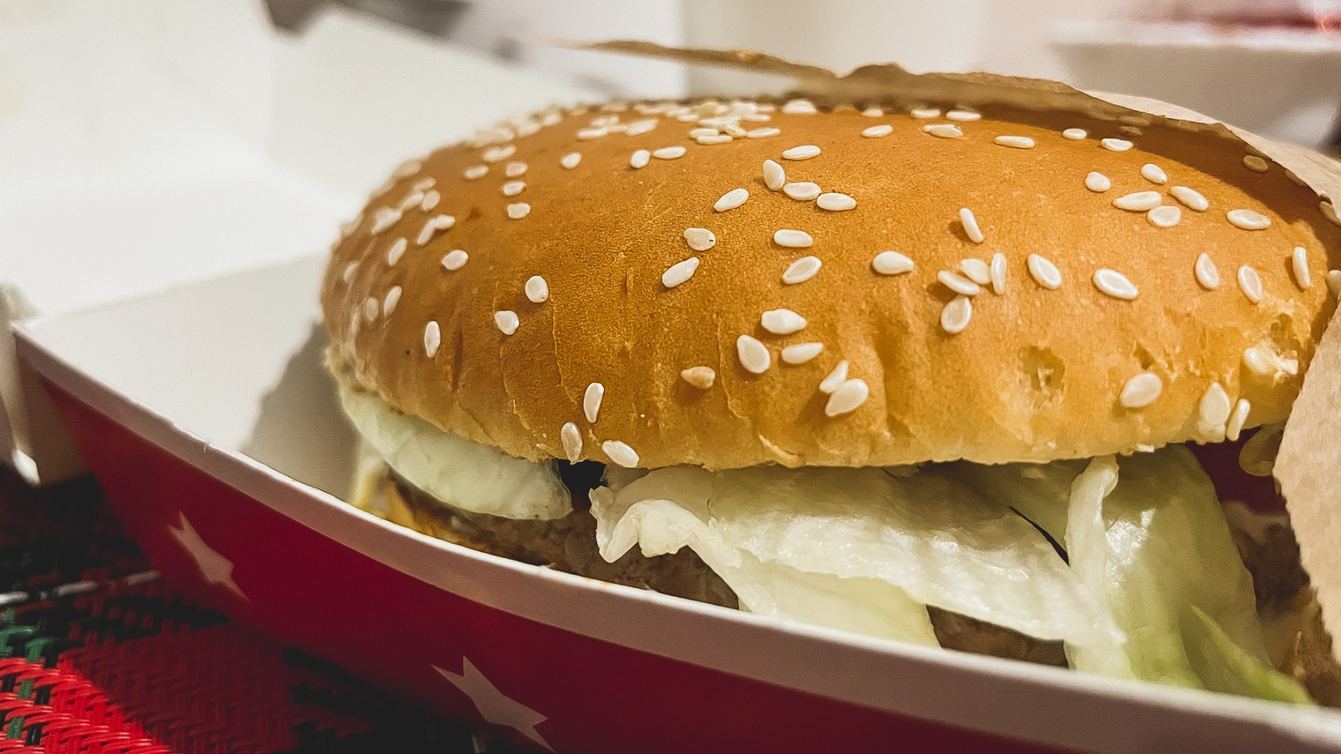 McDonald's в России и Омске будет работать под названием «Вкусно и точка»