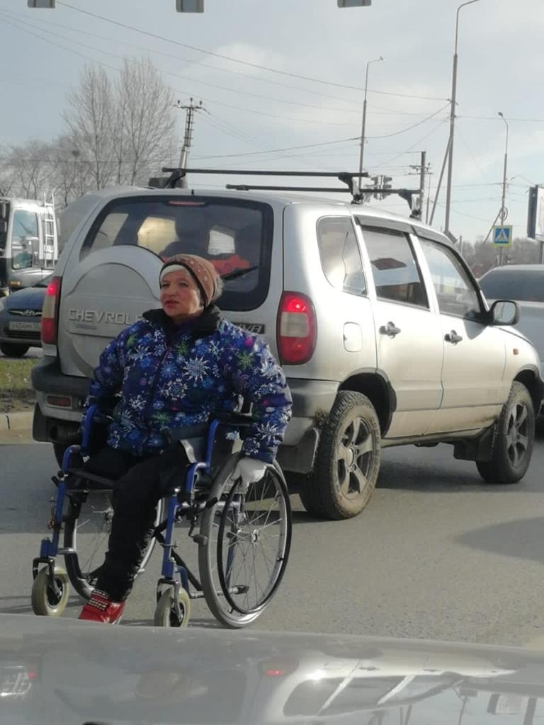 Омичи пожаловались на женщину-инвалида, которая создает на дороге аварийную ситуацию