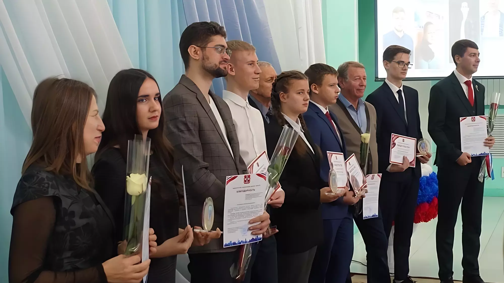 Хоценко поздравил лауреатов, получивших премию губернатора Омской области