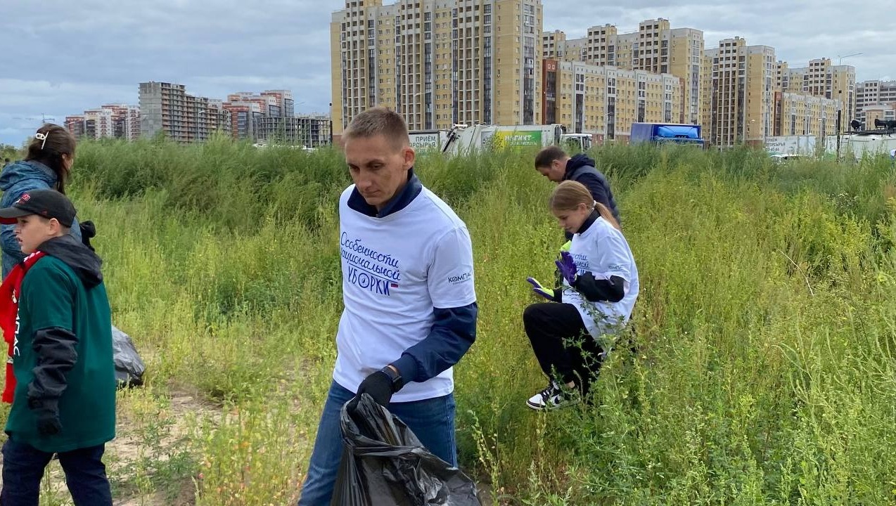 Омичи вместе с игроками «Авангарда» и Виталием Хоценко навели порядок у берега Иртыша
