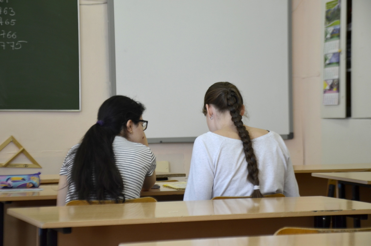 Омские депутаты обсудят переход школ на «дистанционку»