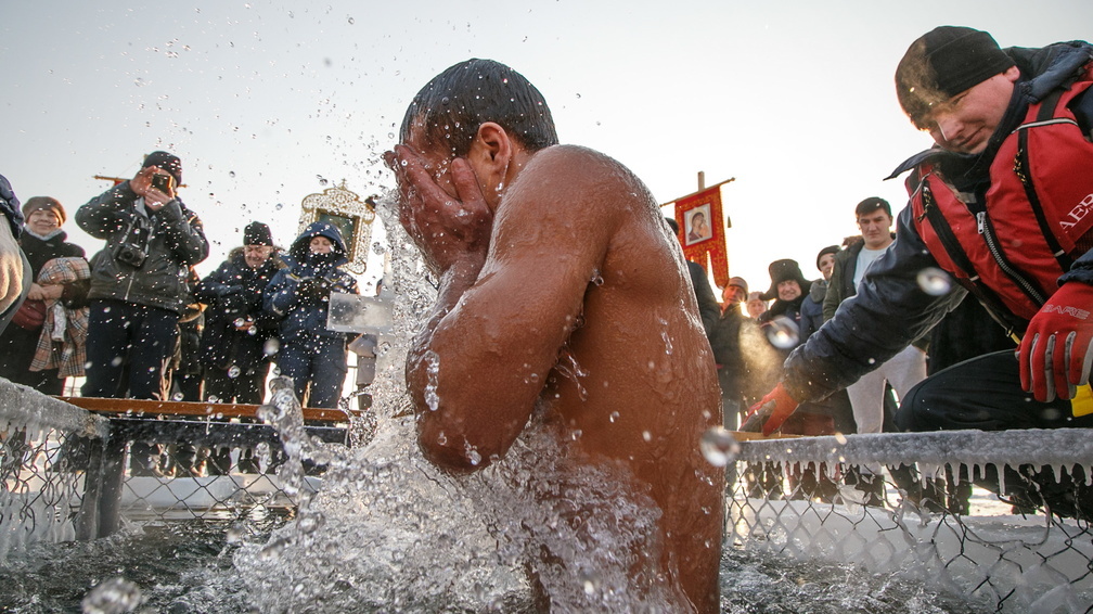 Омские «моржи» сделают купели на Крещение без разрешения
