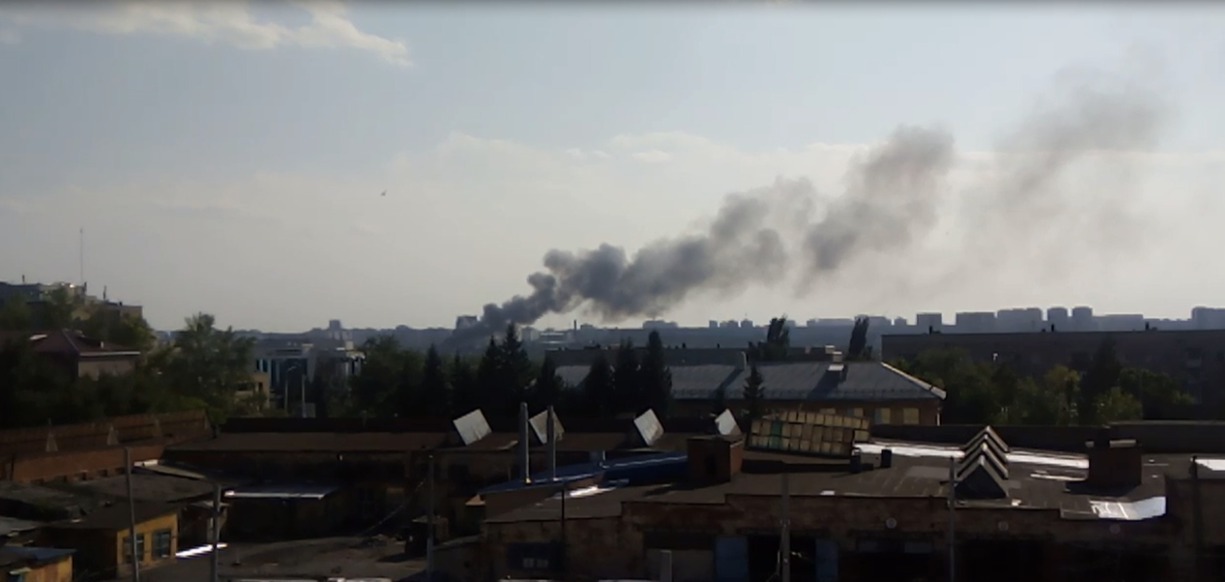 Появилось видео с крупного пожара в Омске