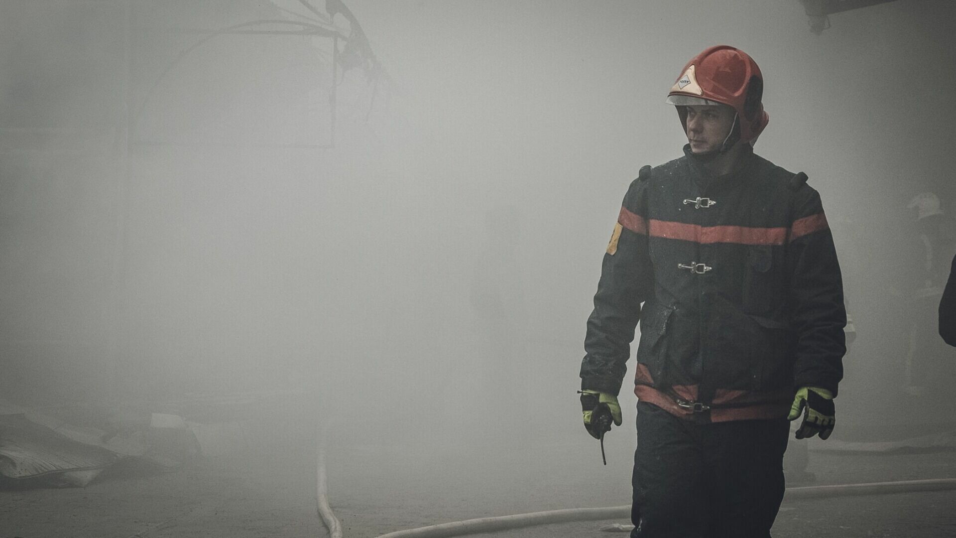 В Омске спасатели потушили пожар в частном доме