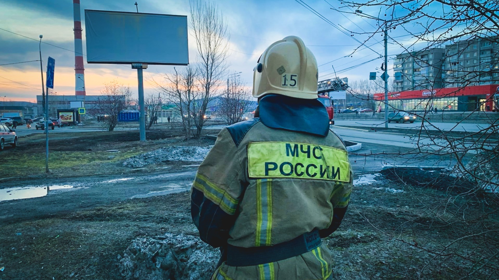 Деревня в Омской области оказалась в эпицентре горящего леса