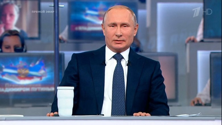 Путин поздравил омского губернатора с юбилеем Конституции
