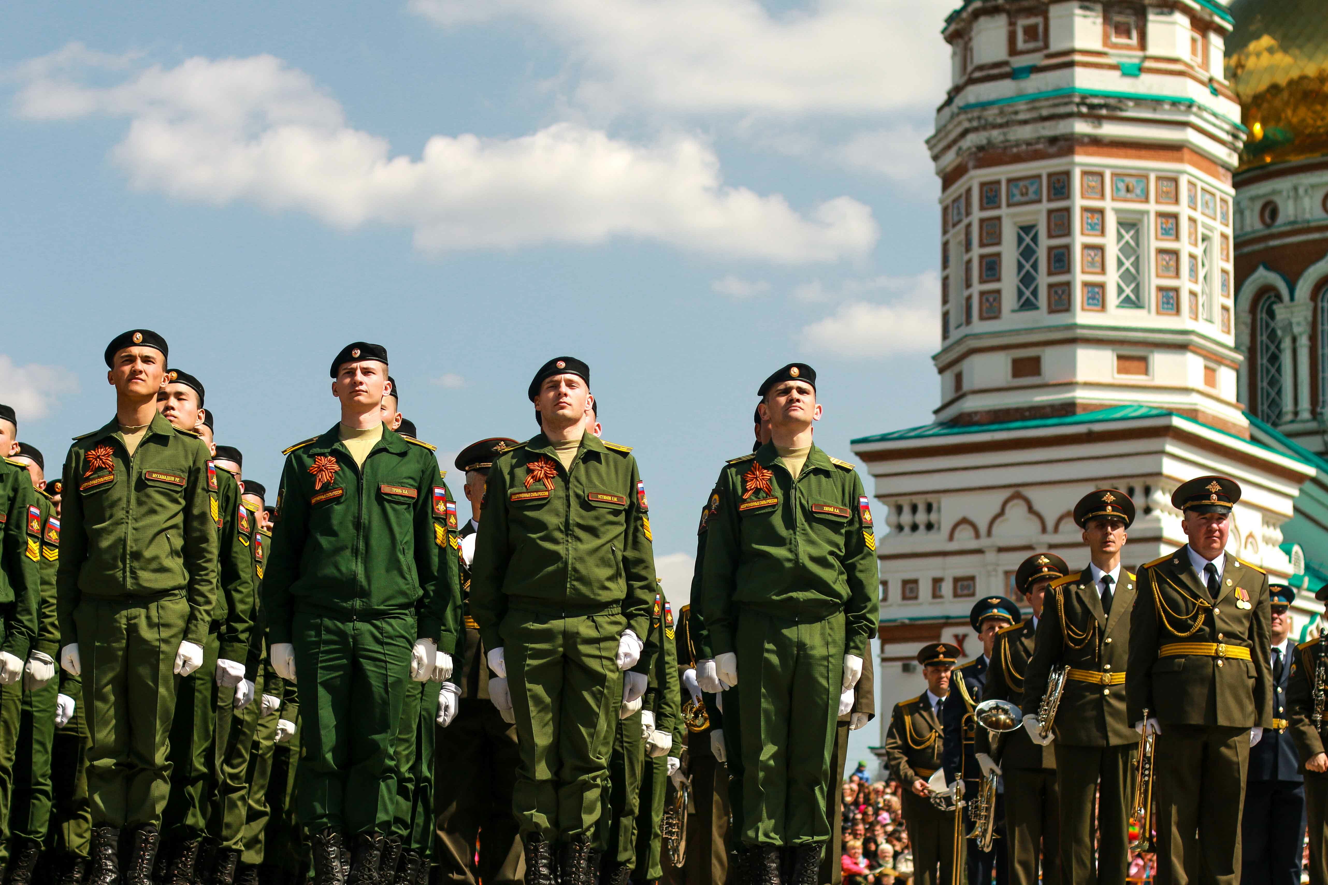 Парад Победы прошел на Соборной площади в Омске