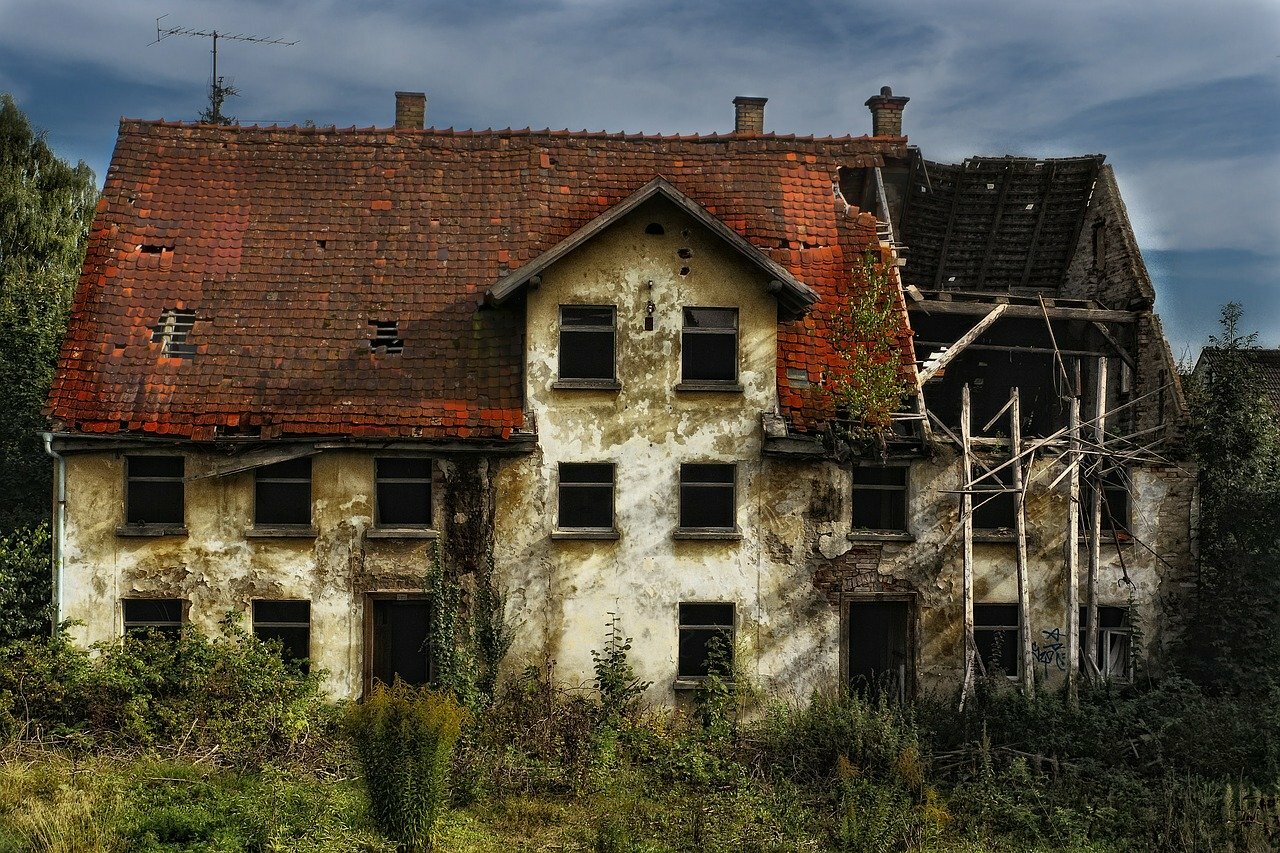 Под Омском после вмешательства прокуратуры отремонтируют опасный дом