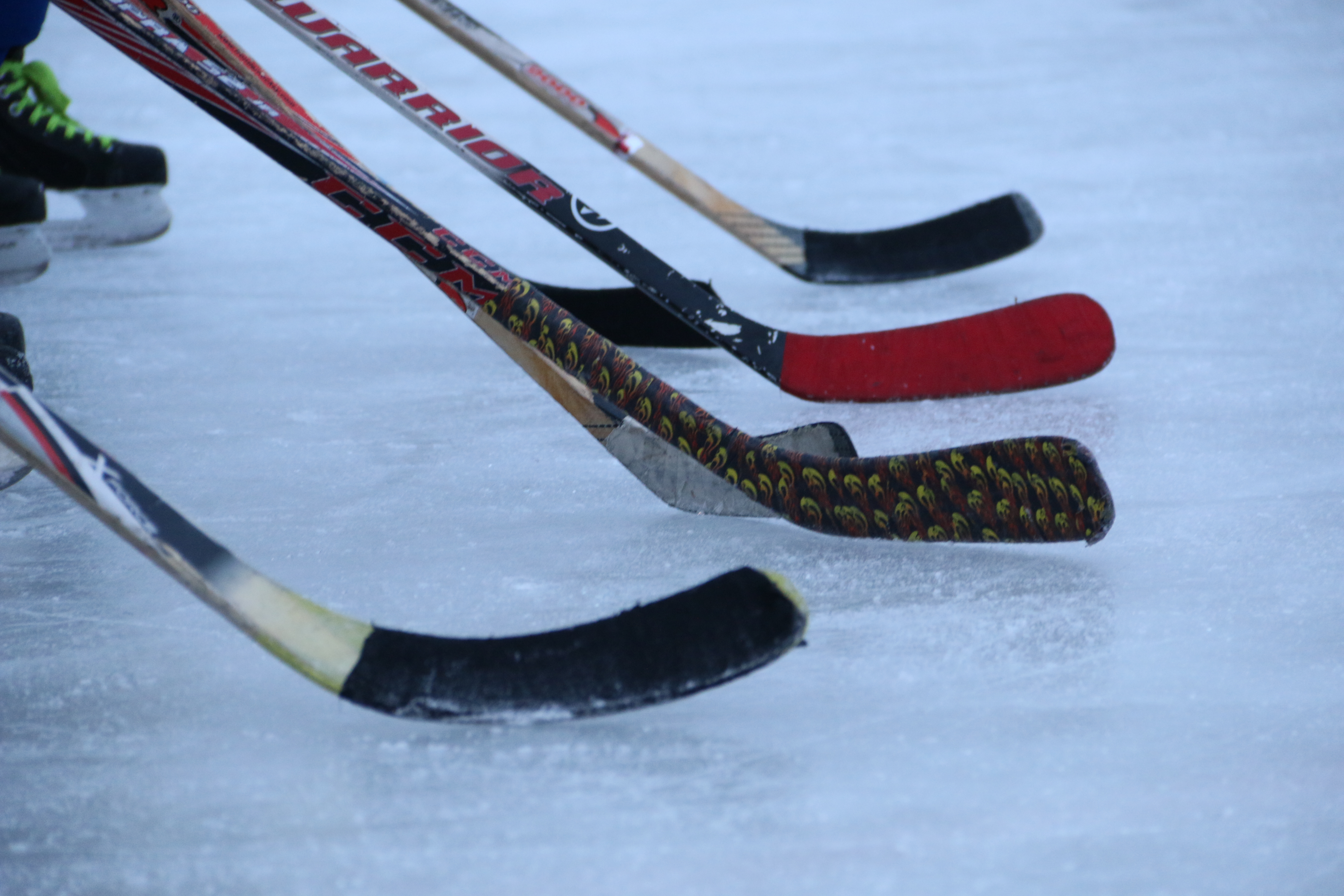Хоккейные площадки в Омске начали готовить к зиме в июле